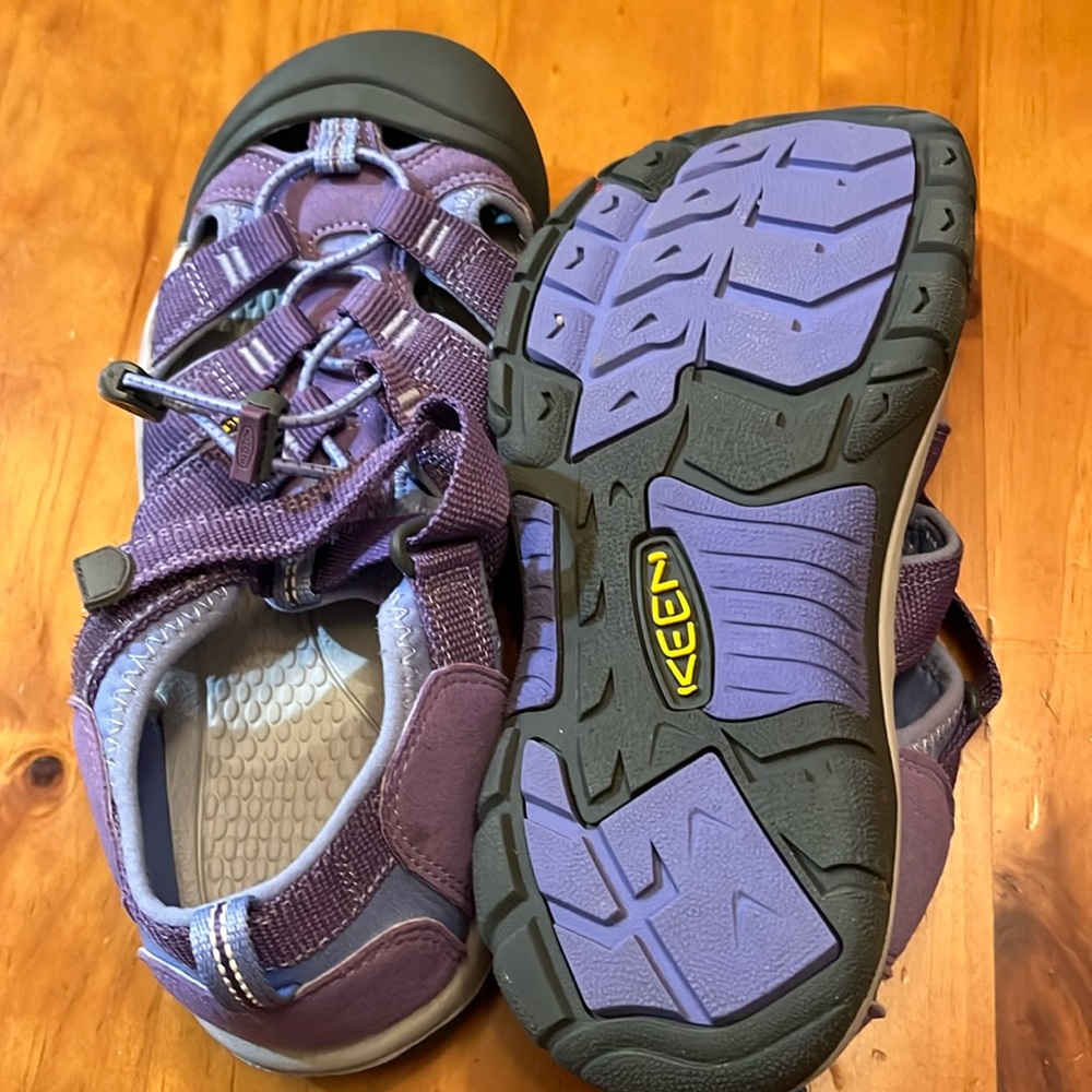 Keen Girls Size 5 US